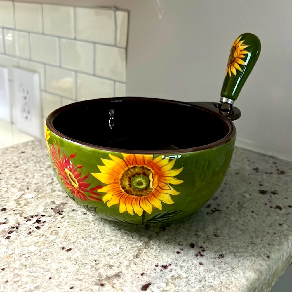 Sunflower dip dish with spreader